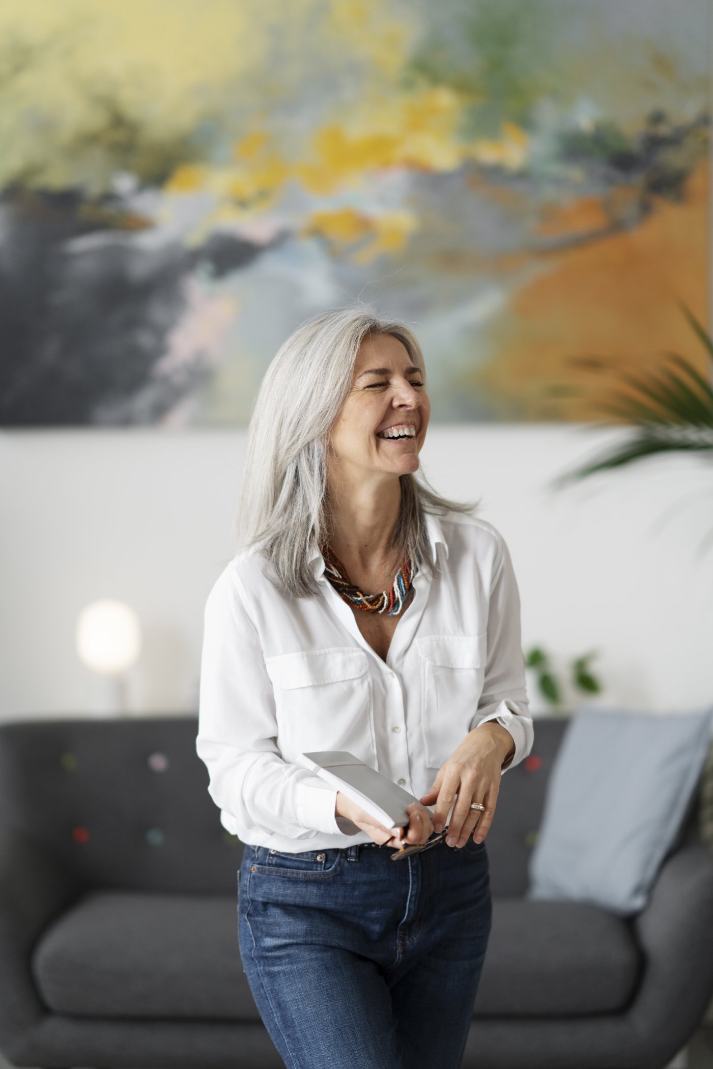 medium-shot-smiley-senior-woman medium-shot-smiley-senior-woman